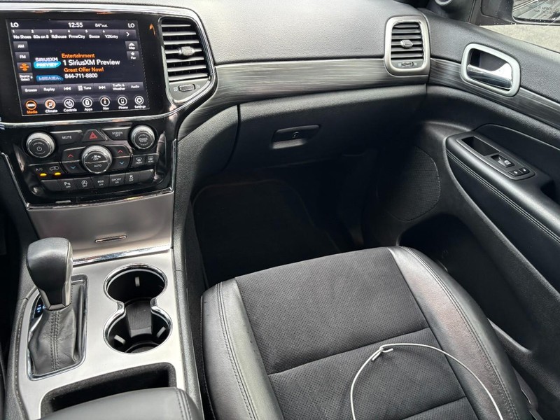 Jeep Grand Cherokee Vehicle Image 16