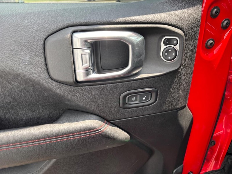 Jeep Gladiator Vehicle Image 09