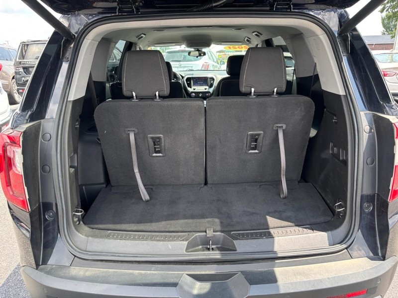 GMC Acadia Vehicle Image 06