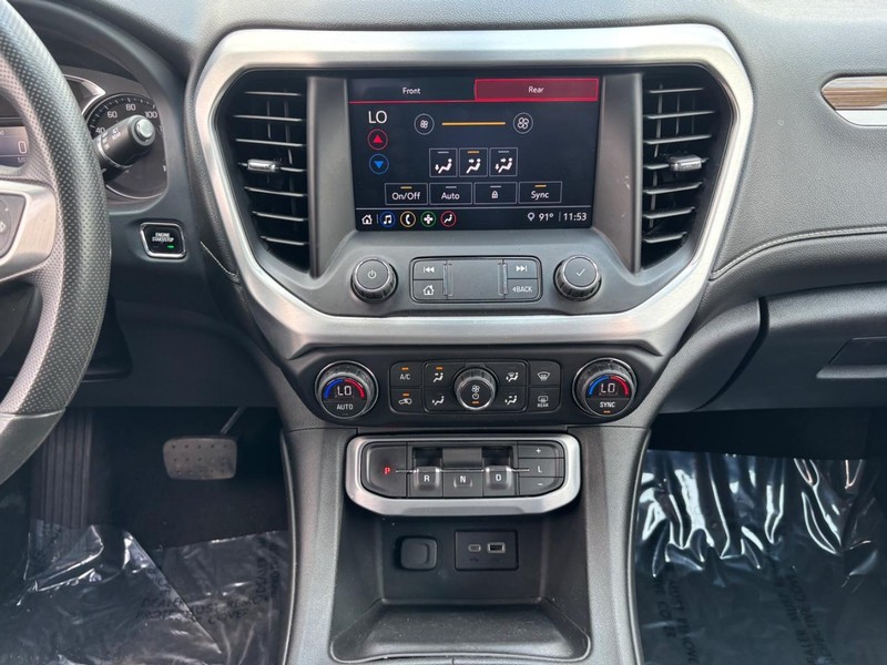 GMC Acadia Vehicle Image 15