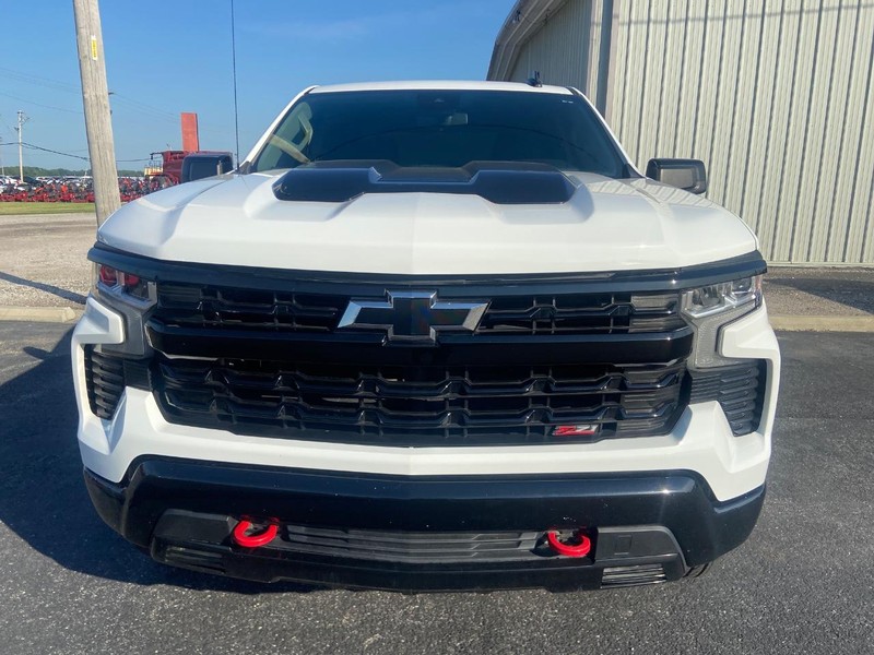 Chevrolet Silverado 1500 Vehicle Full-screen Gallery Image 02