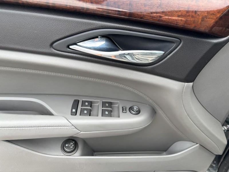 Cadillac SRX Vehicle Image 09