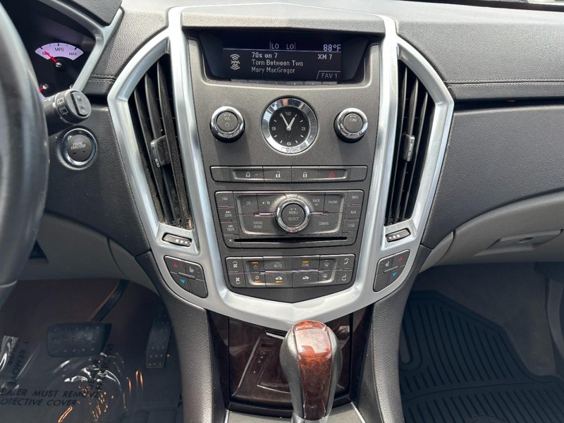 Cadillac SRX Vehicle Image 15