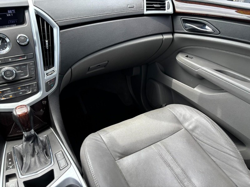 Cadillac SRX Vehicle Image 16