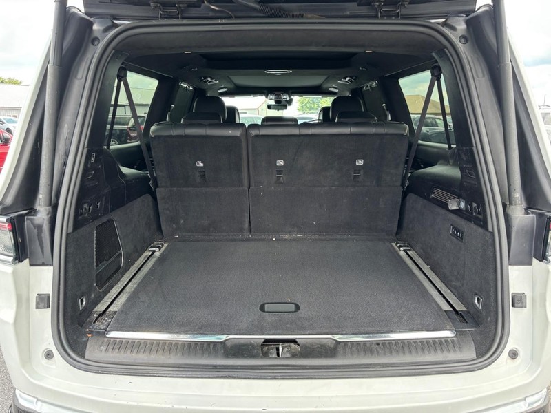 Jeep Grand Wagoneer L Vehicle Image 06