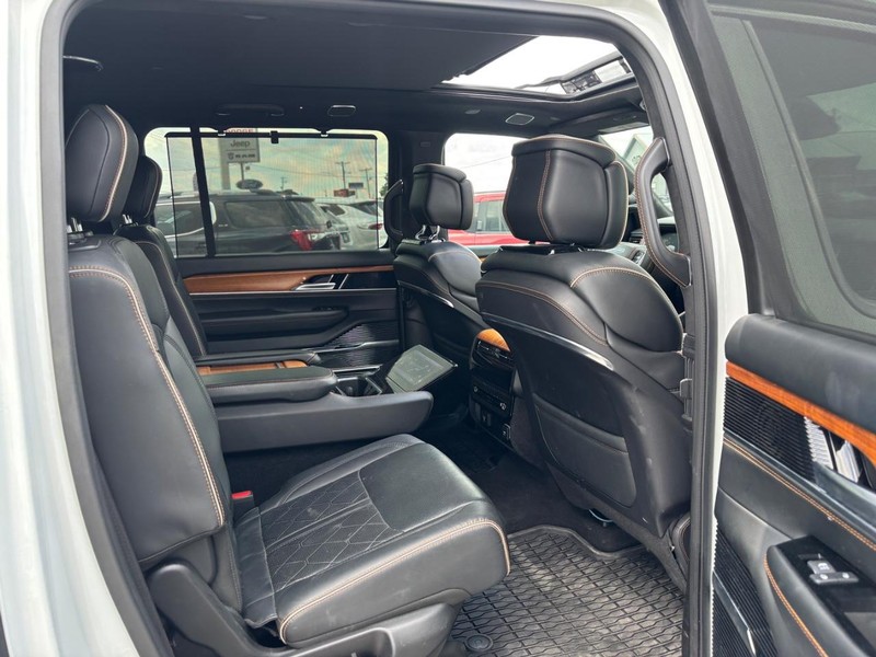 Jeep Grand Wagoneer L Vehicle Image 13