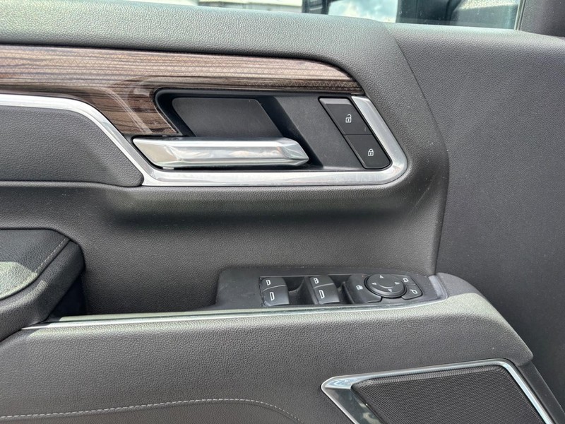 Chevrolet Silverado 2500HD Vehicle Image 09
