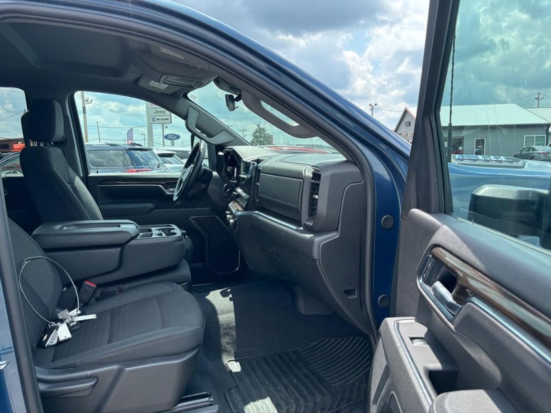 Chevrolet Silverado 2500HD Vehicle Image 11