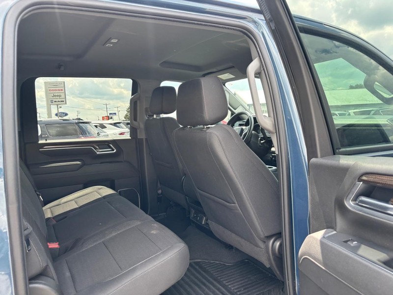 Chevrolet Silverado 2500HD Vehicle Image 12