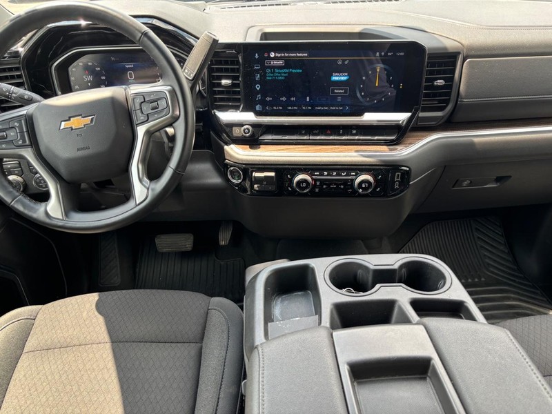 Chevrolet Silverado 2500HD Vehicle Image 13