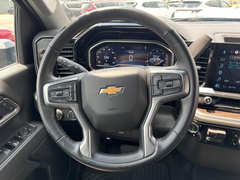 Chevrolet Silverado 2500HD Vehicle Image 14