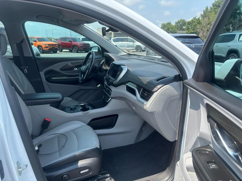 GMC Terrain Vehicle Image 12