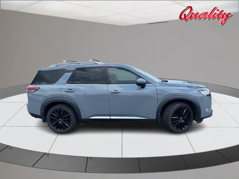 Nissan Pathfinder Vehicle Image 02