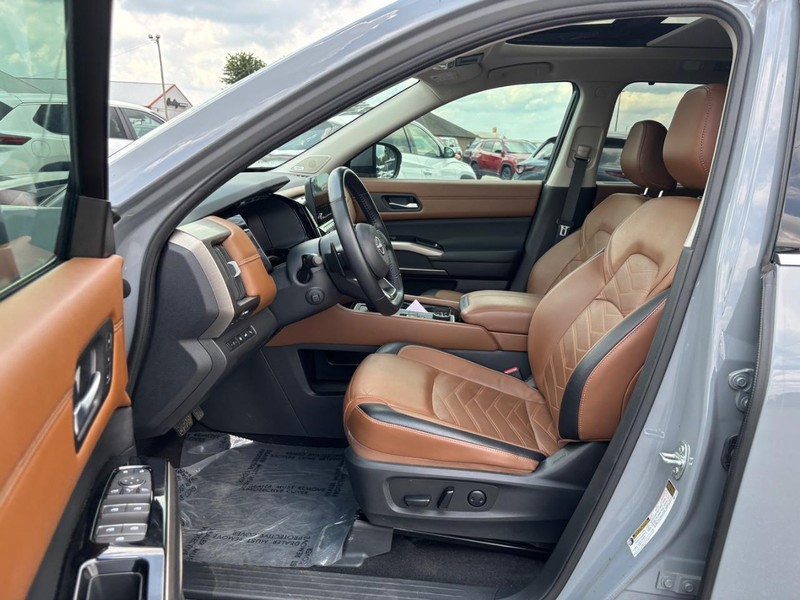 Nissan Pathfinder Vehicle Image 08