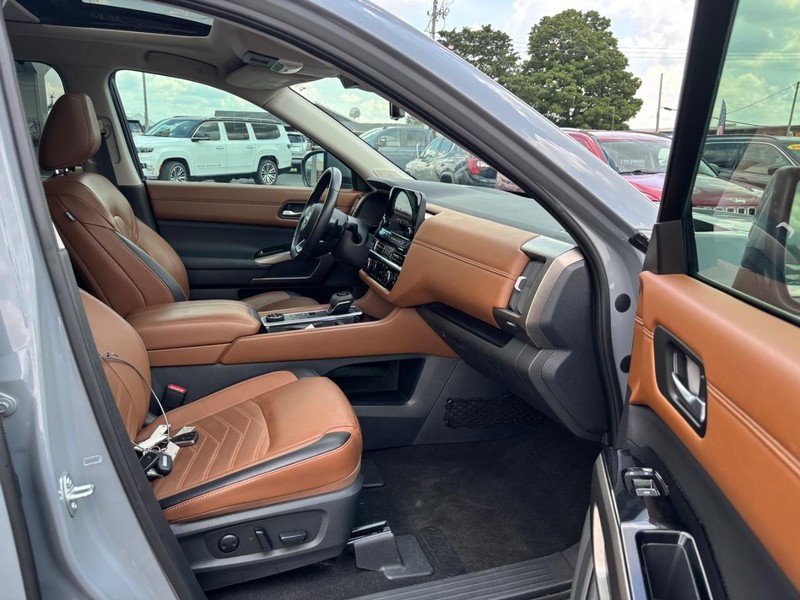 Nissan Pathfinder Vehicle Image 11