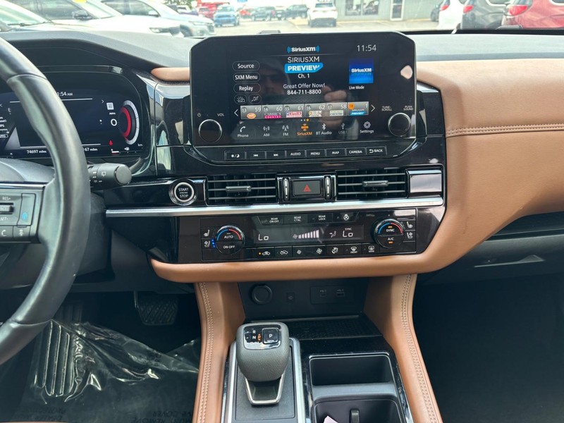 Nissan Pathfinder Vehicle Image 15