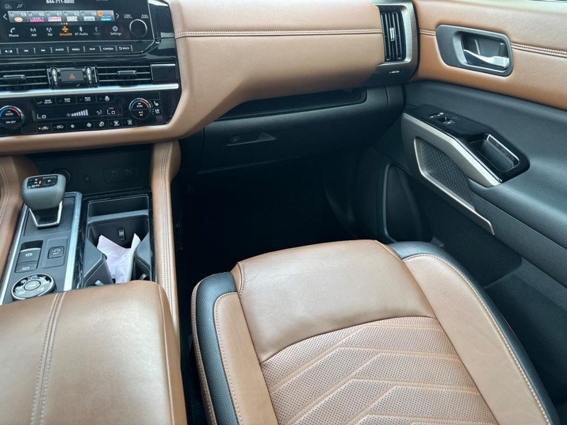 Nissan Pathfinder Vehicle Image 16