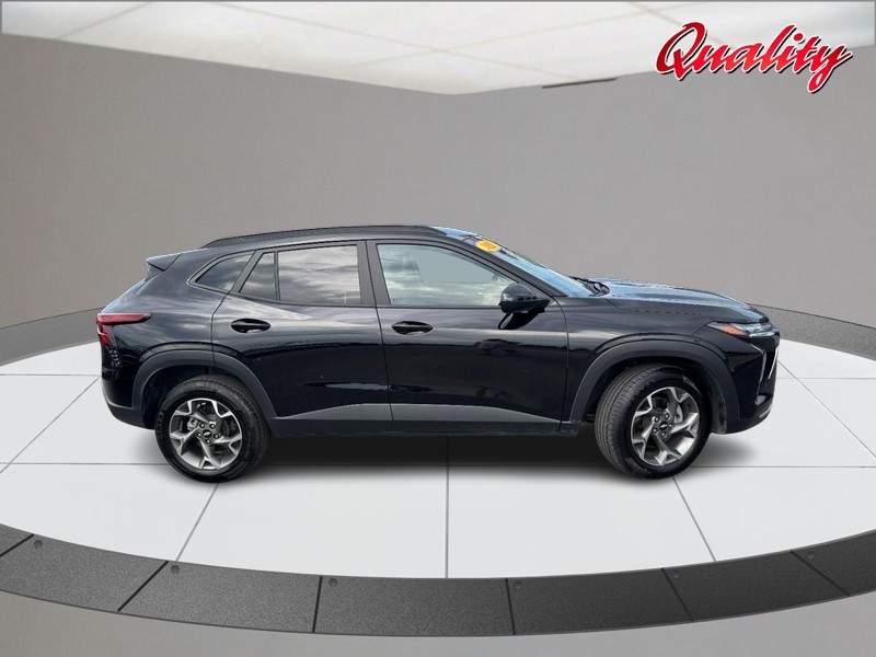 Chevrolet Trax Vehicle Image 02