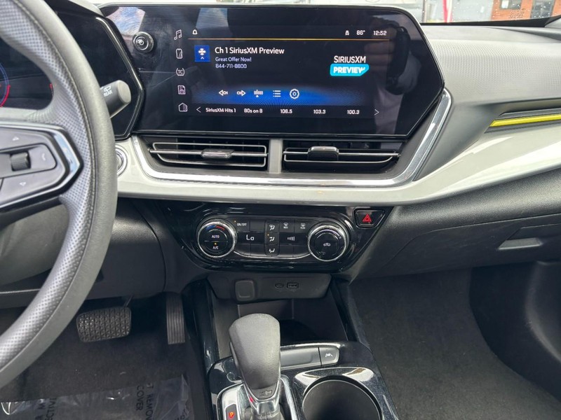 Chevrolet Trax Vehicle Image 14