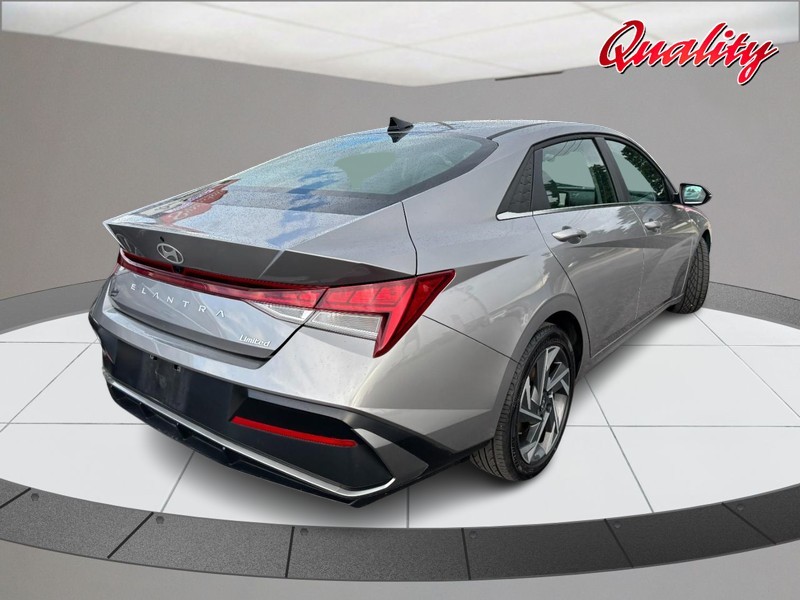 Hyundai Elantra Vehicle Image 03