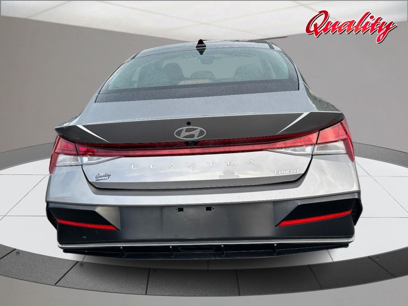 Hyundai Elantra Vehicle Image 04