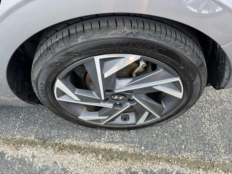 Hyundai Elantra Vehicle Image 07