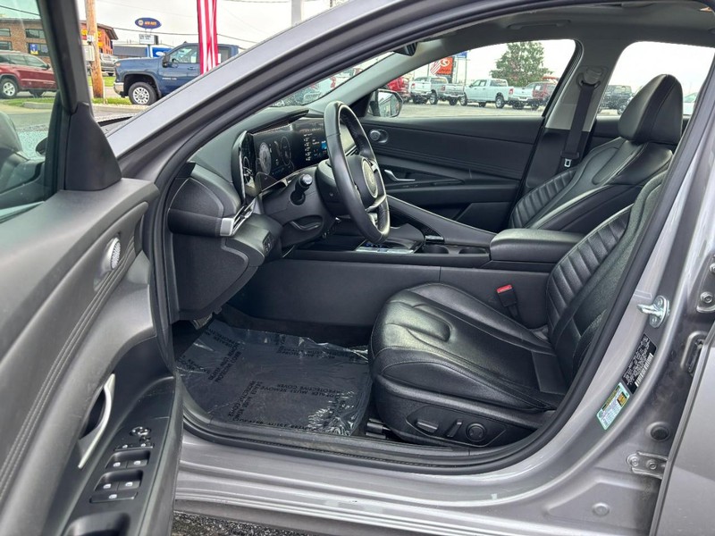 Hyundai Elantra Vehicle Image 08