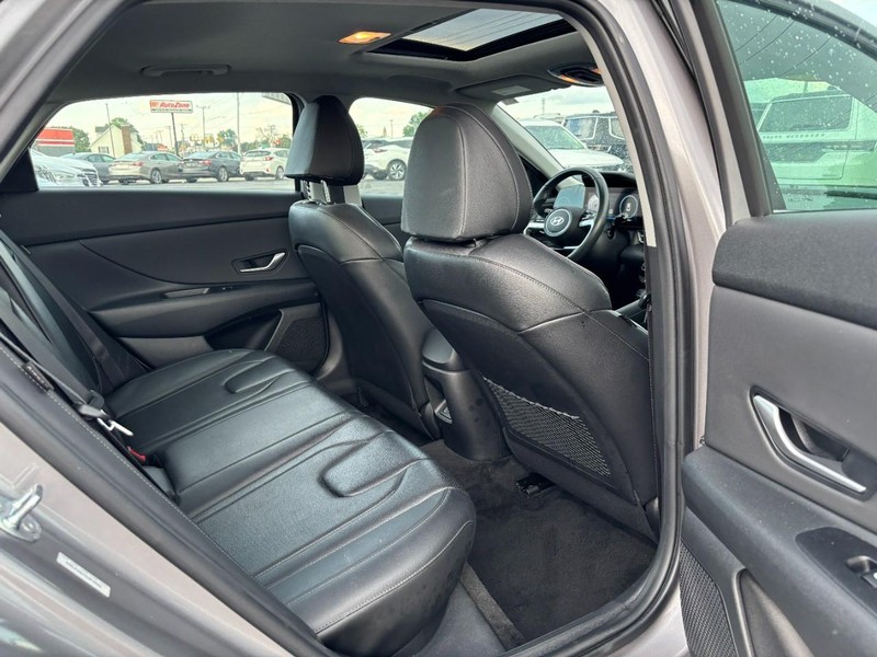 Hyundai Elantra Vehicle Image 12
