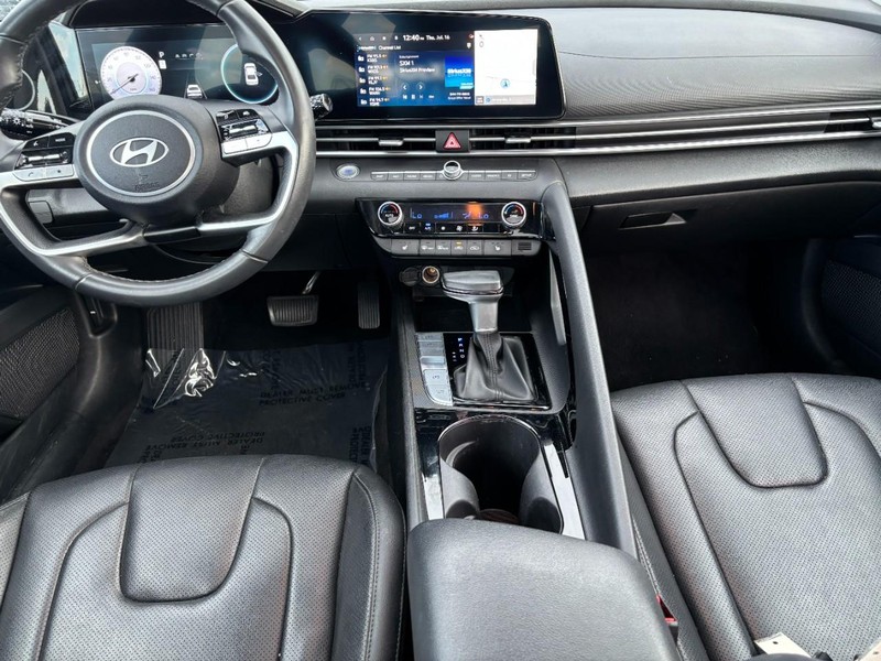 Hyundai Elantra Vehicle Image 13