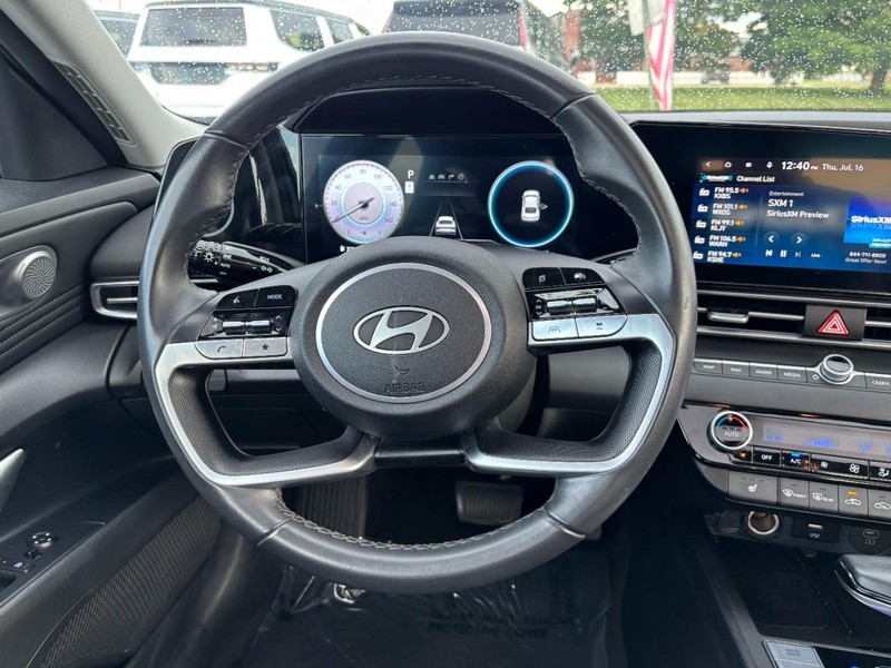 Hyundai Elantra Vehicle Image 14