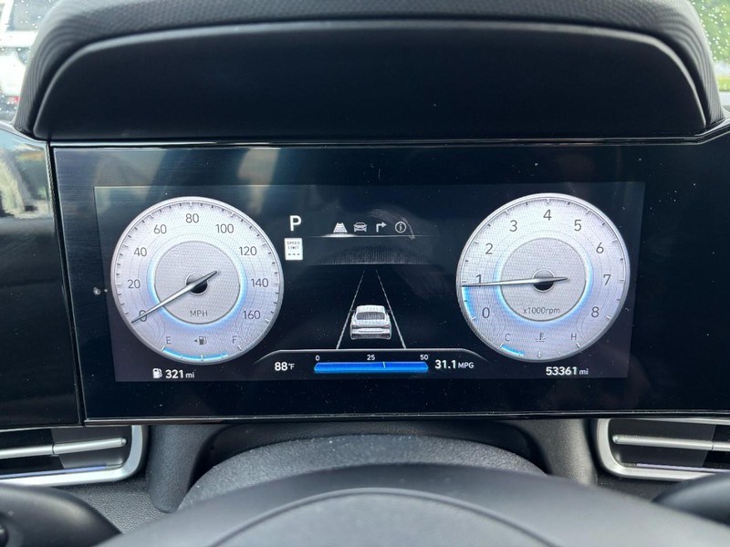 Hyundai Elantra Vehicle Image 18