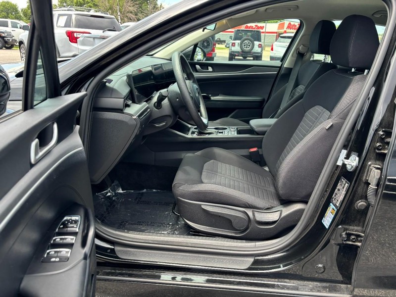 Kia K5 Vehicle Image 08