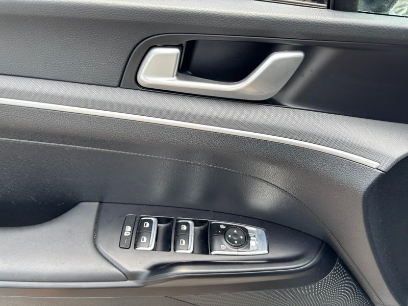 Kia K5 Vehicle Image 09