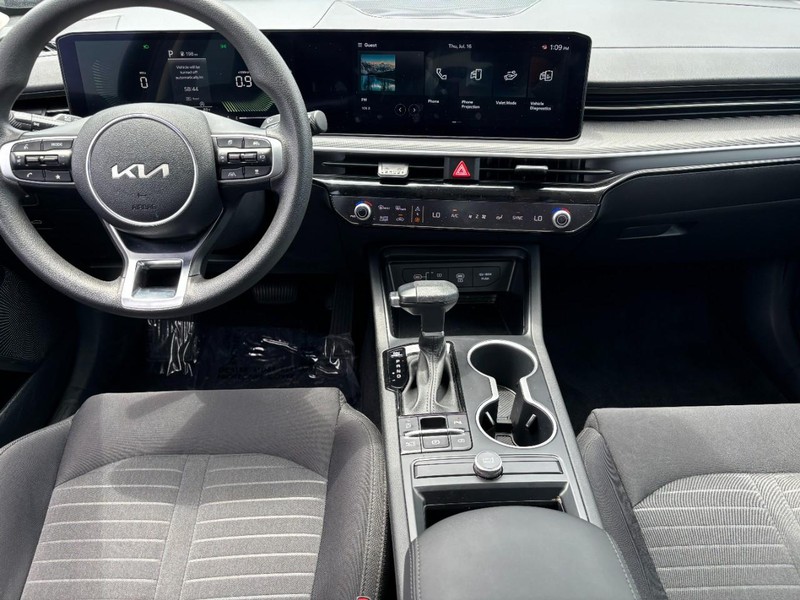 Kia K5 Vehicle Image 13