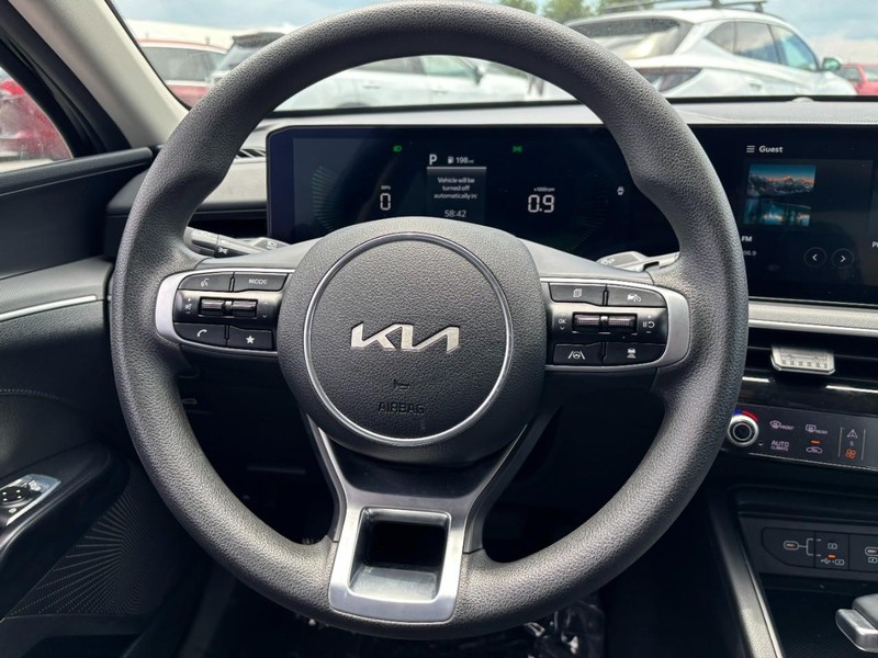 Kia K5 Vehicle Image 14