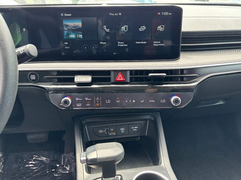 Kia K5 Vehicle Image 15