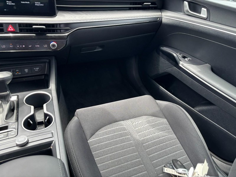 Kia K5 Vehicle Image 16