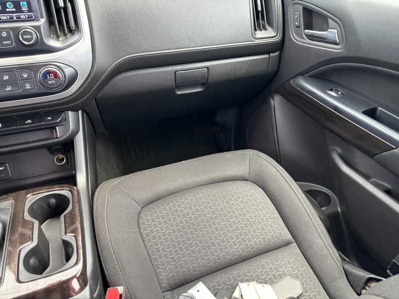 GMC Canyon Vehicle Image 16