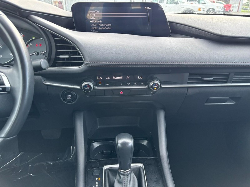 Mazda Mazda3 Sedan Vehicle Image 13