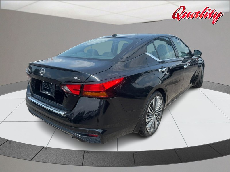 Nissan Altima Vehicle Image 03
