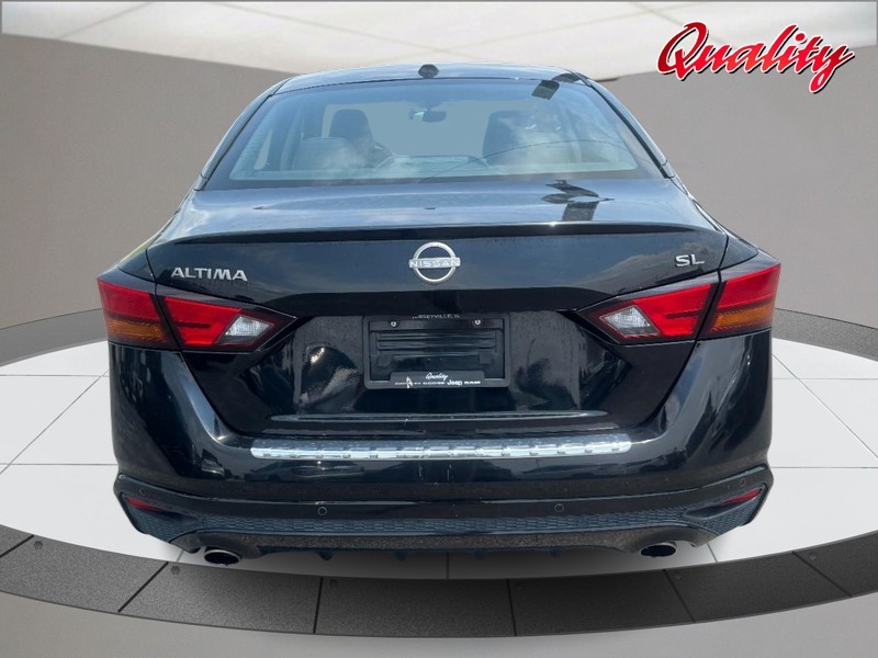 Nissan Altima Vehicle Image 04