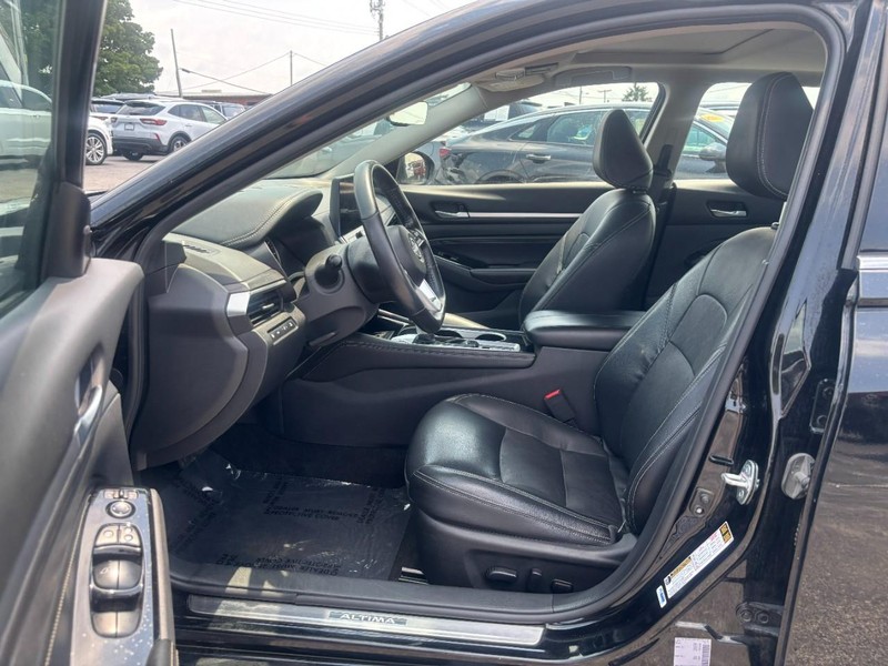 Nissan Altima Vehicle Image 08