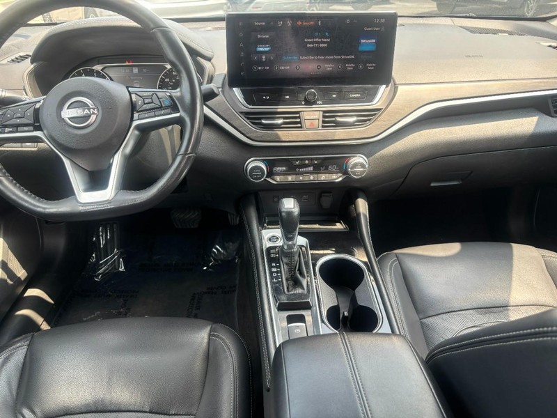 Nissan Altima Vehicle Image 13