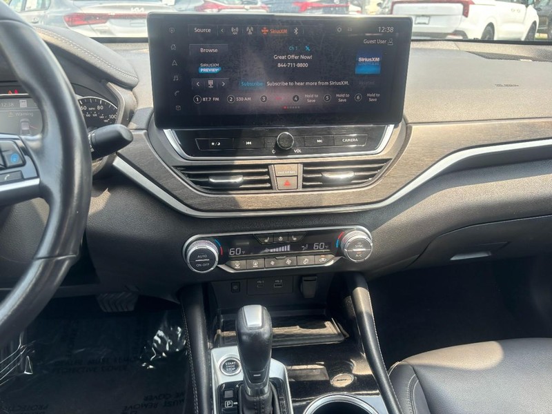 Nissan Altima Vehicle Image 15
