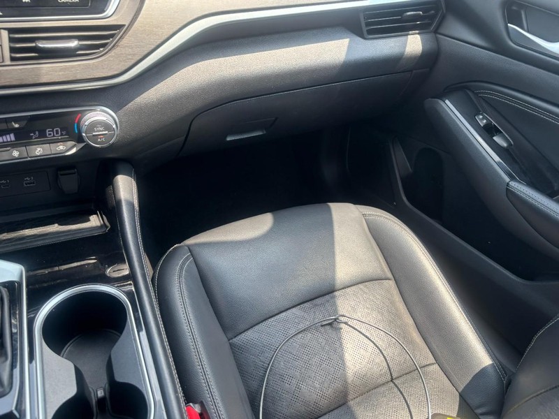 Nissan Altima Vehicle Image 16