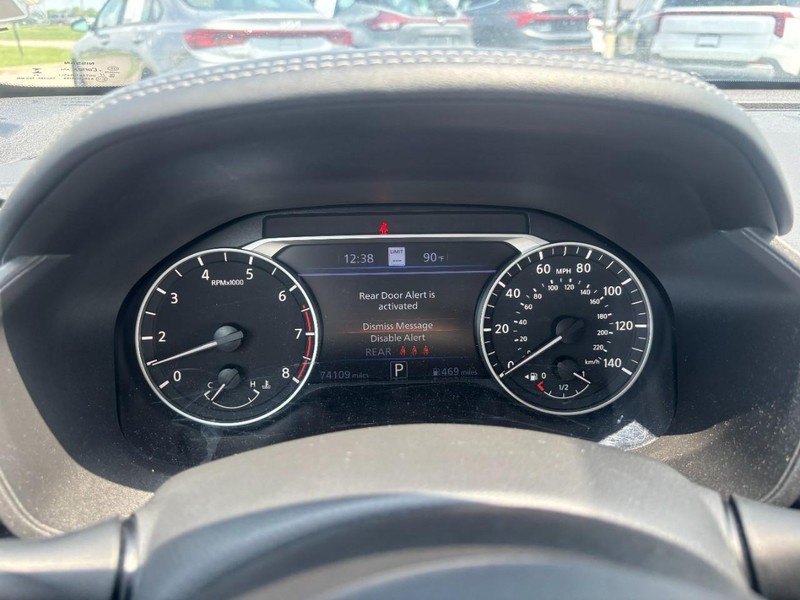 Nissan Altima Vehicle Image 18