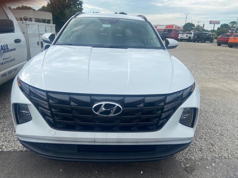 Hyundai TUCSON Vehicle Image 02