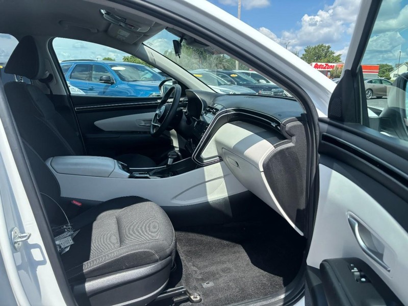 Hyundai Tucson Vehicle Image 11