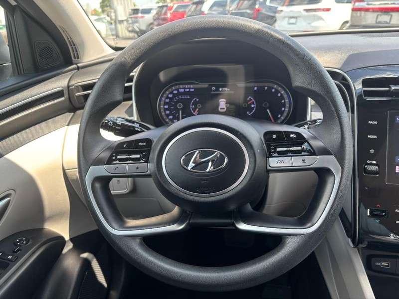 Hyundai Tucson Vehicle Image 14