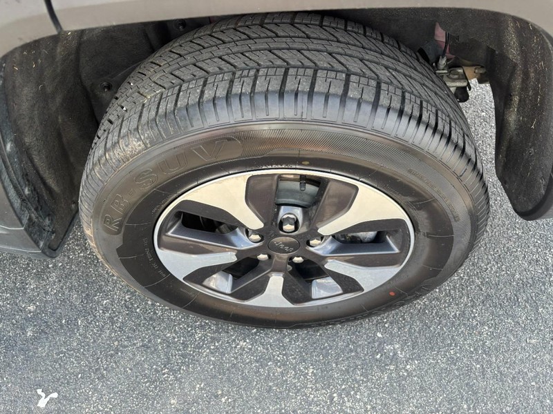 Jeep Grand Cherokee 4xe Vehicle Image 07